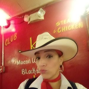 Meet your Posher, Cardi